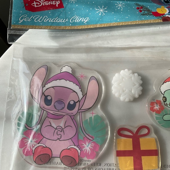 🎄Disney Stitch Christmas Window Clings - Picture 2 of 4
